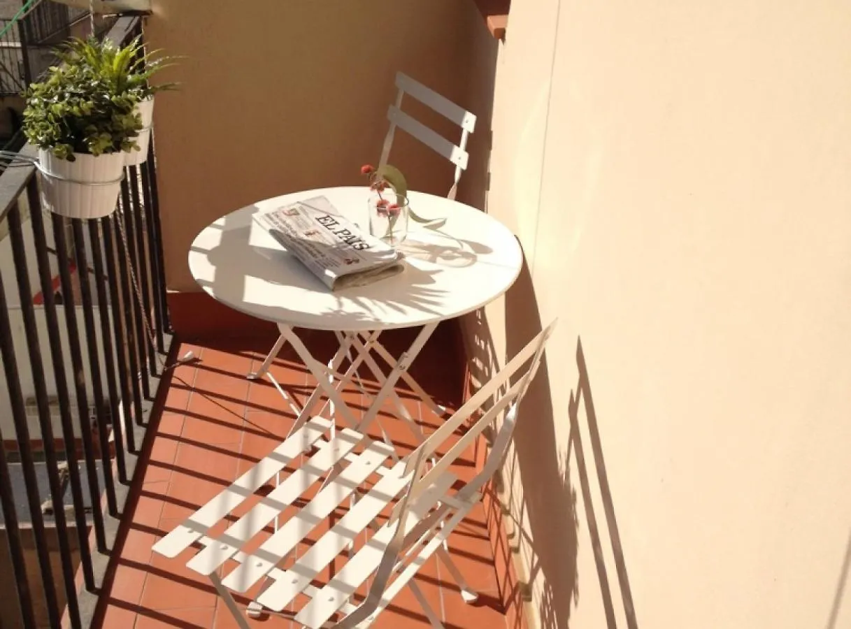 Villaroel - Modern Flat In San Antoni Barcelona